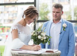 Service center conducting the registration of marriages per day