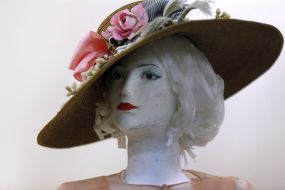 The exhibition "Masterpieces of dress of XIX - XIX century"