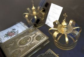 The exhibition "Masterpieces of dress of XIX - XIX century"