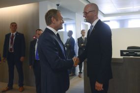 Arseniy Yatsenyuk and Donald Tusk