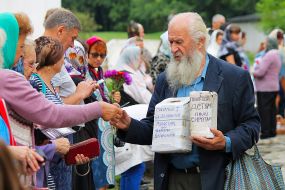 Celebrating the Apple Savior