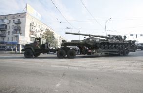 Self-propelled artillery Pion