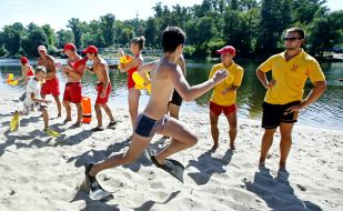 The race in flippers "Duck Run 2016"