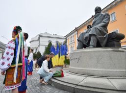 Laying flowers at the monument Hrushevsky