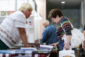 Книжная выставка-ярмарка ко Дню Знаний