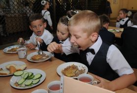 Children eating in the school cafeteria