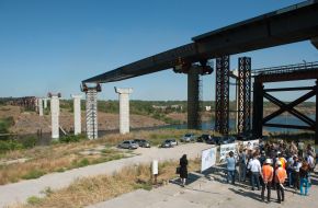 Будівництво автомагістралі через Дніпро