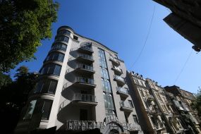 Building on Ivan Franko Street, 11
