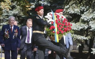 Warriors guard of honor