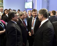 Petr Poroshenko, Johannes Hahn, and Jose Manuel Barroso