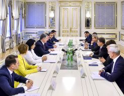 Петро Порошенко, Валдіс Домбровскіс та Йоганнес Ган