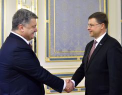 Петро Порошенко та Валдіс Домбровскіс 