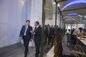 Vladimir Groisman, Victor Pinchuk