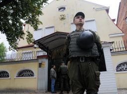 Law enforcement officer at the Consulate of the Russian Federation
