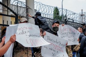 Clash at the Russian Consulate