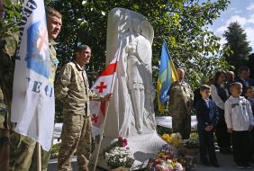 Скульптура архистратига Михаила