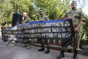 Портреты героев Небесной Сотни