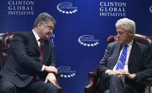 Petr Poroshenko and Bill Clinton
