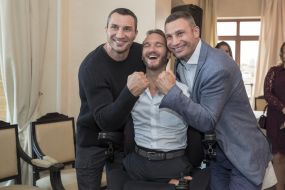 Vitali Klitschko, Wladimir Klitschko and Nick Vujicic