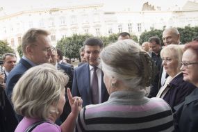 Groisman and Sadovy communicate with residents of Lviv