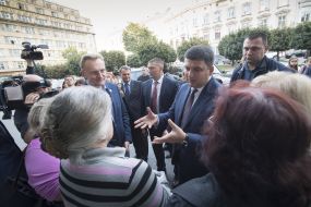 Groisman and Sadovy communicate with residents of Lviv