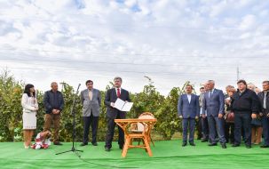 Petro Poroshenko attended a vineyard
