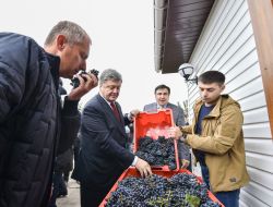 Petro Poroshenko attended a vineyard