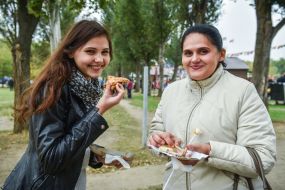 Girls eating chicken wings