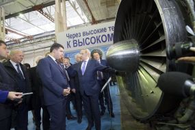 Володимир Гройсман на заводі "Мотор Січ"