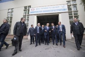 Володимир Гройсман на заводі "Мотор Січ"