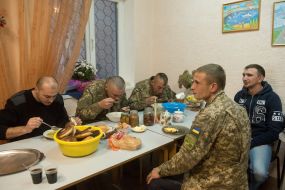 Soldiers in the volunteer hostel