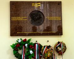 Memorial plaque