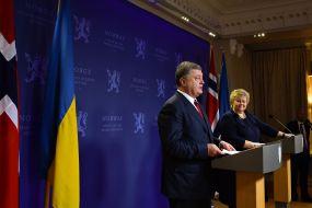 Petro Poroshenko and Erna Solberg