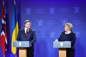 Petro Poroshenko and Erna Solberg
