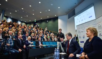 Petro Poroshenko and Erna Solberg