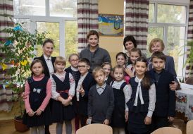 Марина Порошенко під час відвідання інклюзивної школи