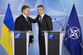 Petro Poroshenko and Jens Stoltenberg