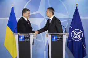 Petro Poroshenko and Jens Stoltenberg