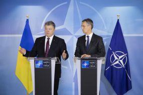 Petro Poroshenko and Jens Stoltenberg