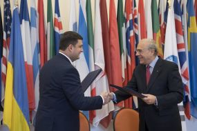 Vladimir Groisman and Jose Angel Gurria