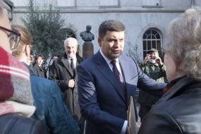 Vladimir Groisman laid flowers at the monument to Shevchenko