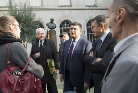 Vladimir Groisman laid flowers at the monument to Shevchenko
