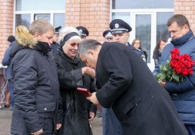 Arsen Avakov with the families of the victims of police