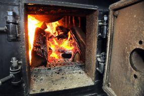 Дрова в котле