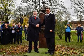 Petro Poroshenko and Borut Pahor opened the monument to Grigory Skovoroda