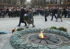Laying flowers at the Tomb of the Unknown Soldier