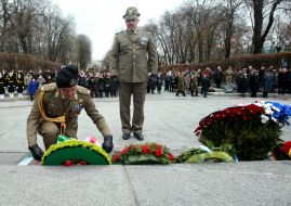 Laying flowers at the Tomb of the Unknown Soldier