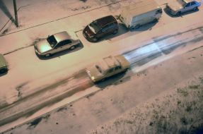 Засыпанные снегом автомобили 