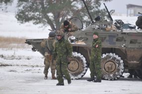 Ukrainian and Canadian soldiers