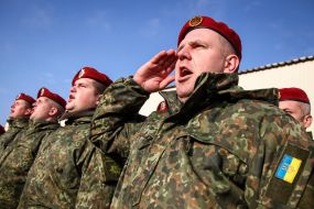Soldiers of police regiment of Mirotvirets special designation